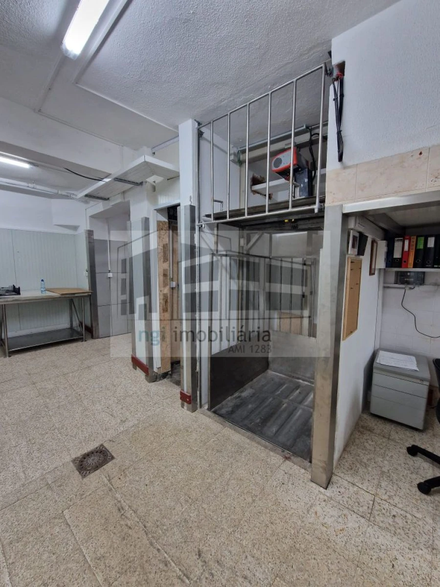 Loja para Arrendamento em Mina de Água Foto 2