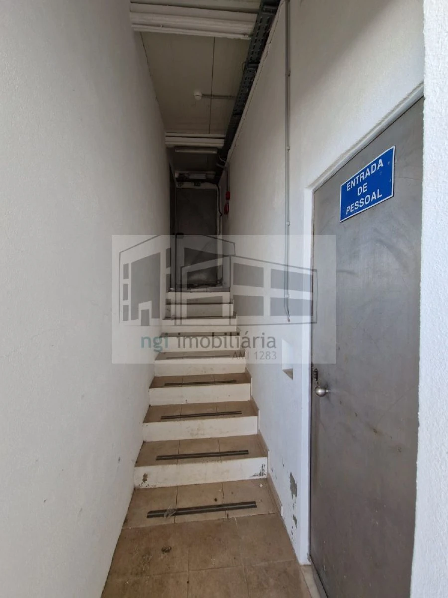 Loja para Arrendamento em Mina de Água Foto 14