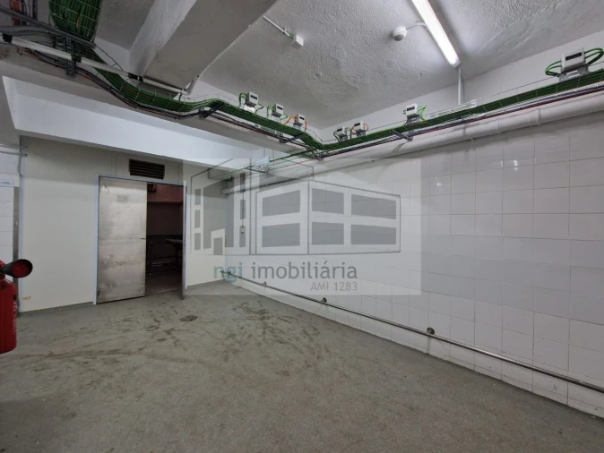 Loja para Arrendamento em Mina de Água Foto 35