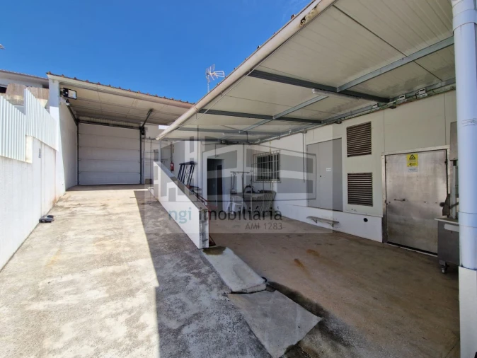 Loja para Arrendamento em Mina de Água Foto 63