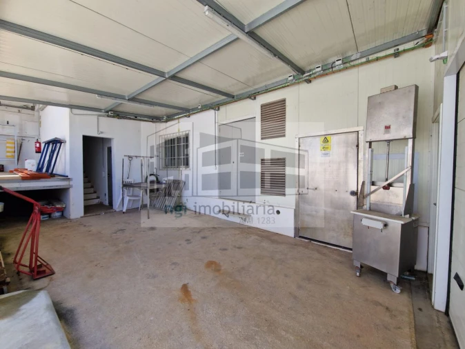 Loja para Arrendamento em Mina de Água Foto 16