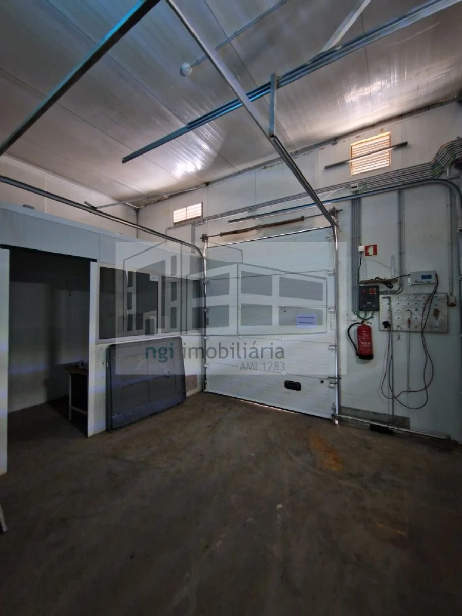 Loja para Arrendamento em Mina de Água Foto 17