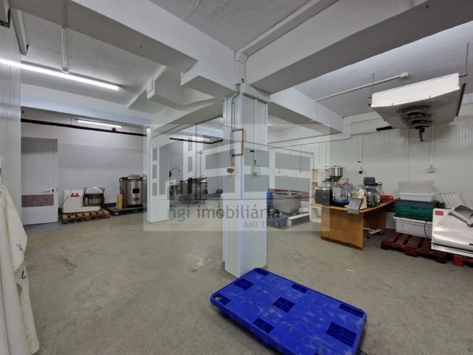 Loja para Arrendamento em Mina de Água Foto 42