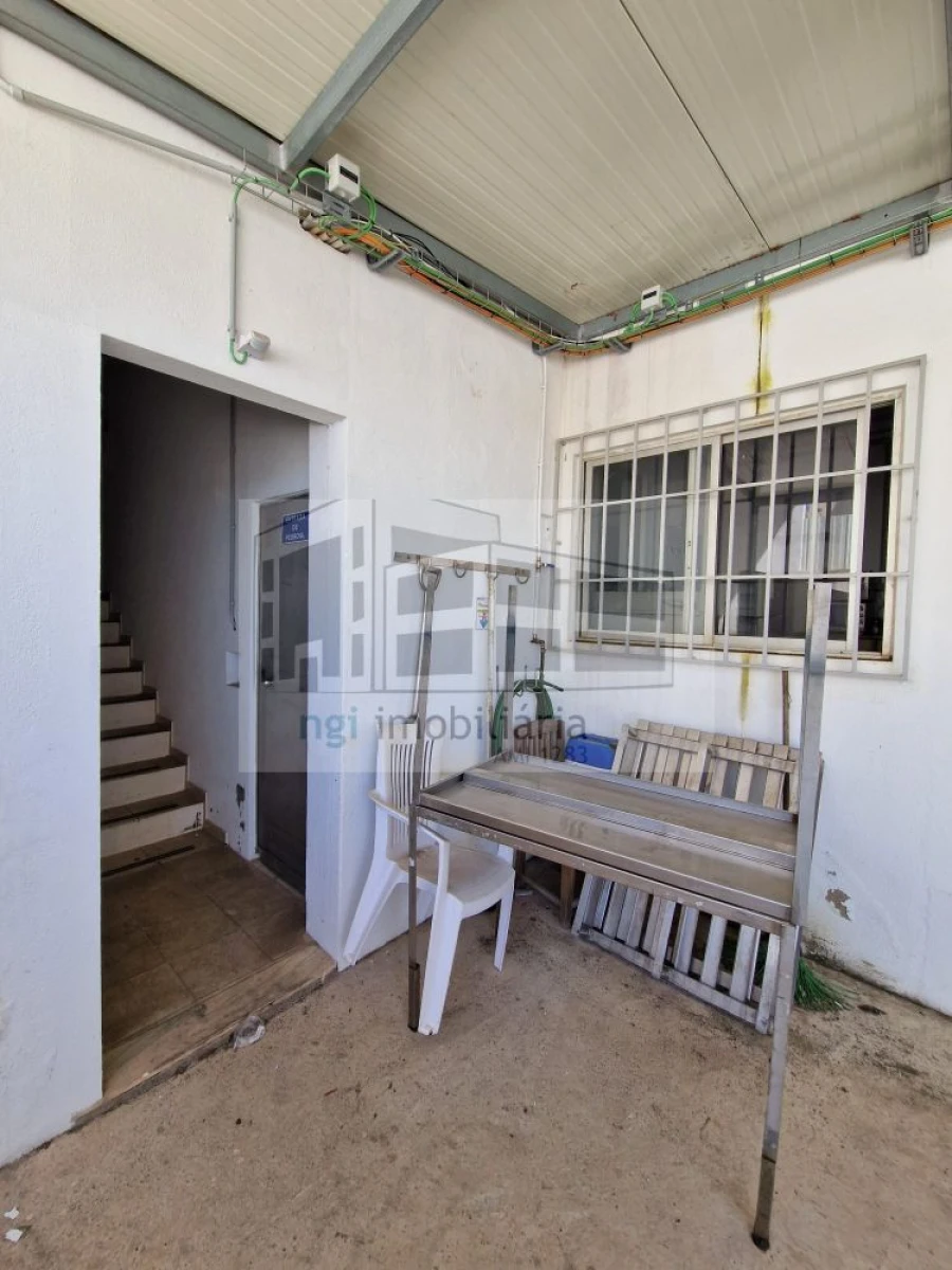 Loja para Arrendamento em Mina de Água Foto 15