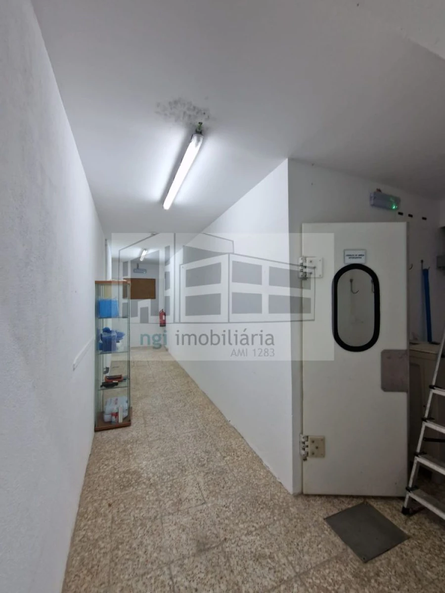 Loja para Arrendamento em Mina de Água Foto 18