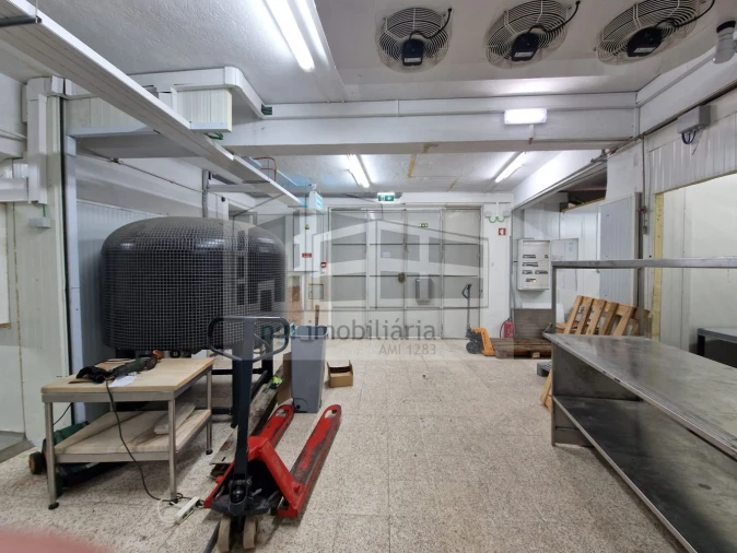 Loja para Arrendamento em Mina de Água Foto 45