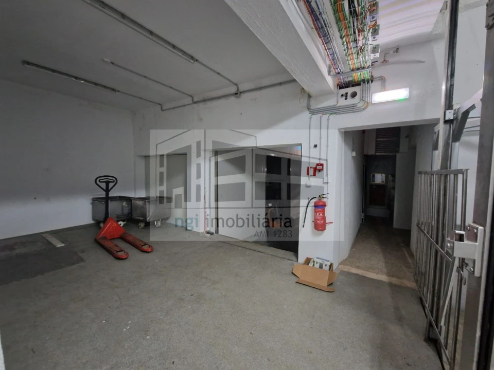 Loja para Arrendamento em Mina de Água Foto 25