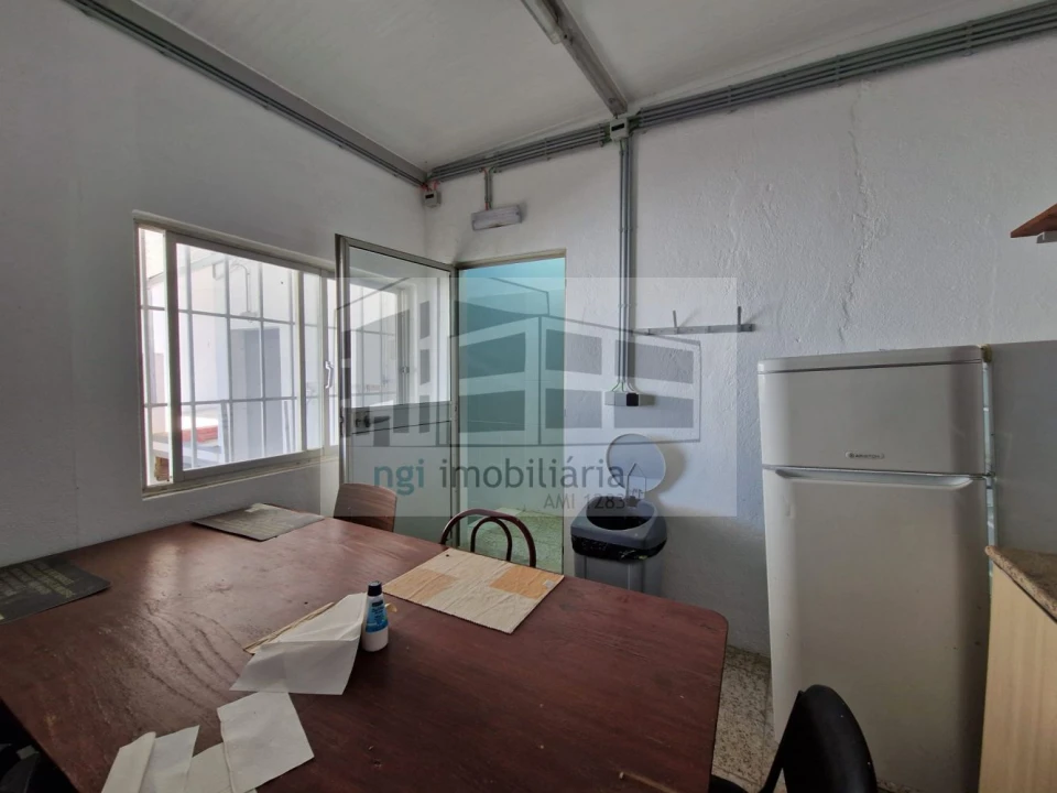 Loja para Arrendamento em Mina de Água Foto 11