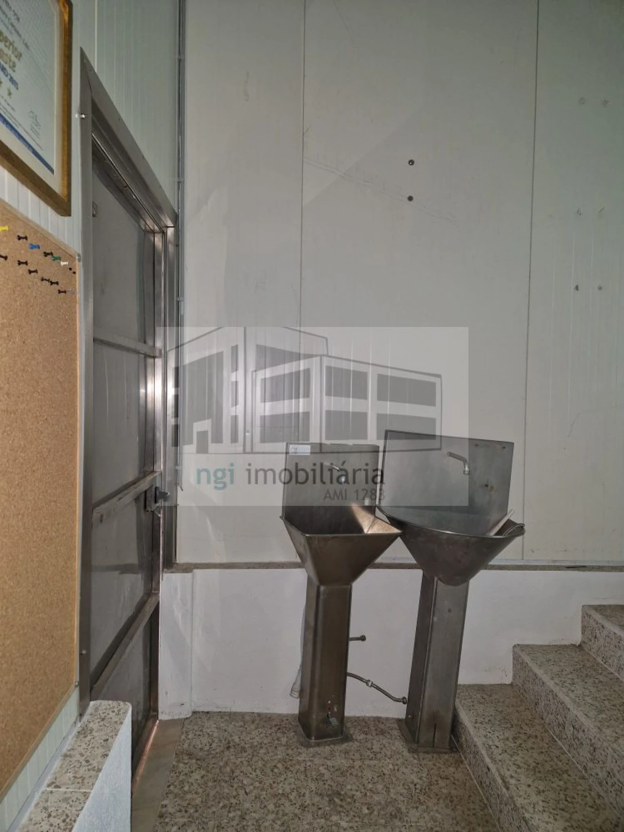 Loja para Arrendamento em Mina de Água Foto 19