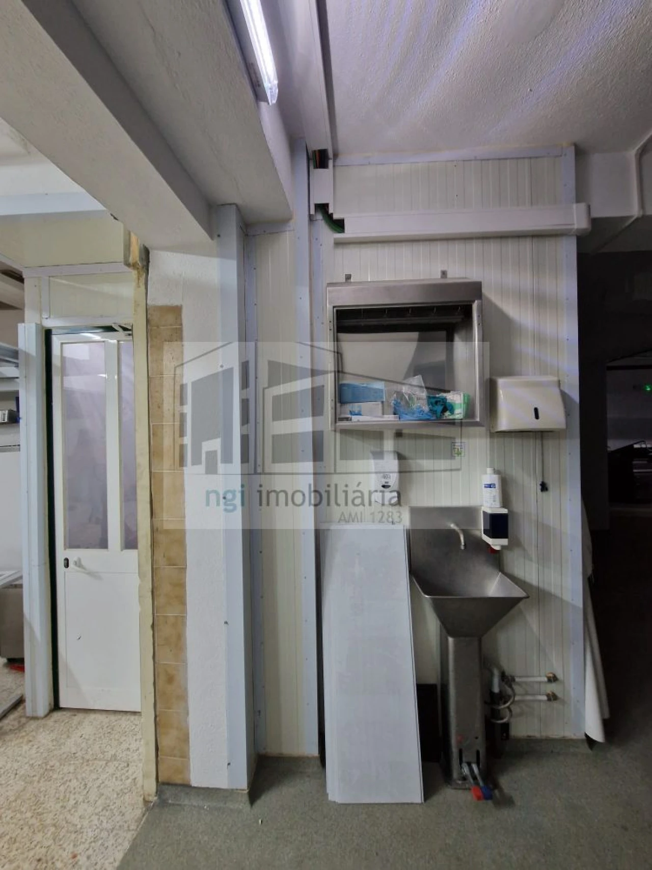 Loja para Arrendamento em Mina de Água Foto 52