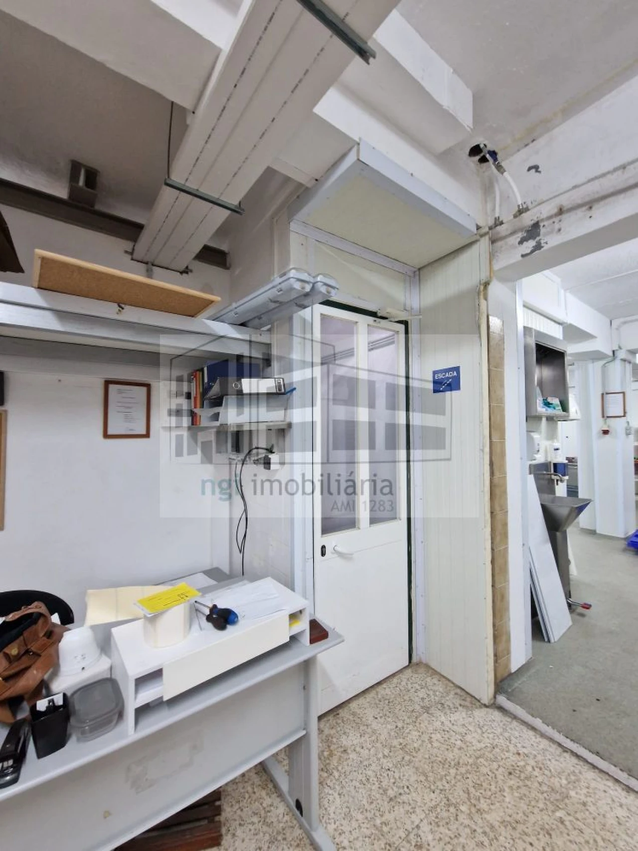 Loja para Arrendamento em Mina de Água Foto 43