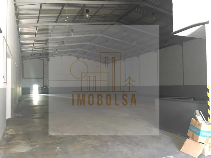 Armazém para Arrendamento em Moreira Foto 3