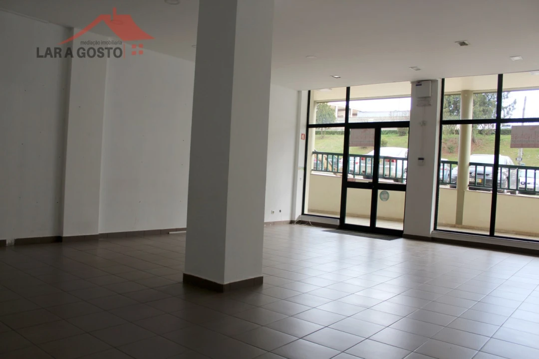 Loja para Arrendamento em Macedo de Cavaleiros Foto 2