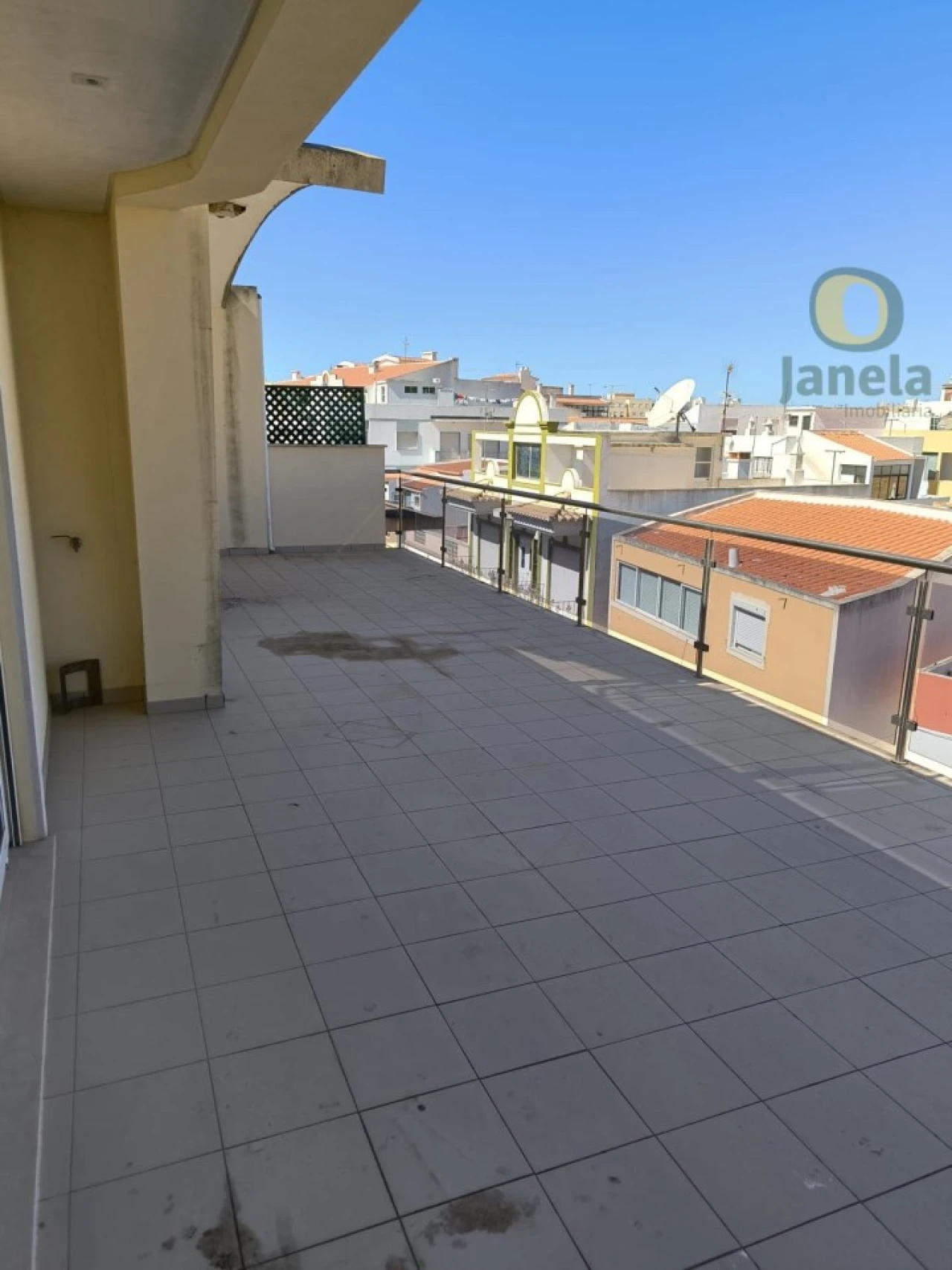 Moradia T4 para Venda em Quarteira Foto 3