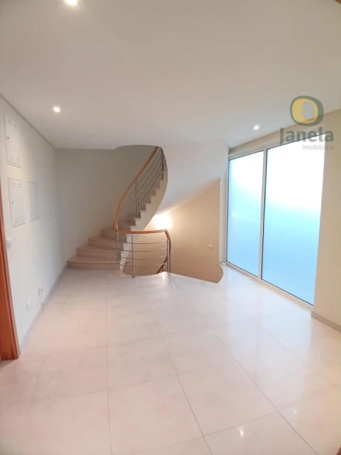 Moradia T4 para Venda em Quarteira