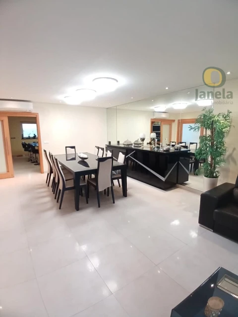 Moradia T4 para Venda em Quarteira