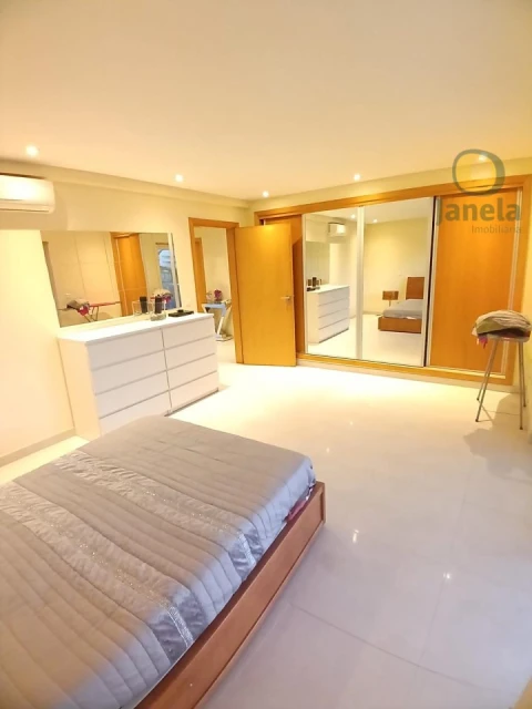 Moradia T4 para Venda em Quarteira
