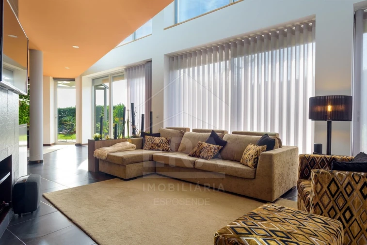 Moradia T3 para Venda em Vila Cova e Feitos Foto 3