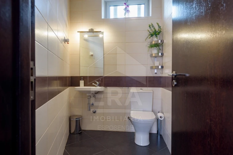 Moradia T3 para Venda em Vila Cova e Feitos Foto 12