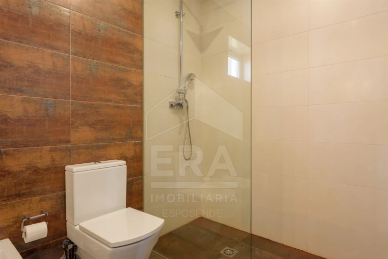 Moradia T3 para Venda em Vila Cova e Feitos Foto 14