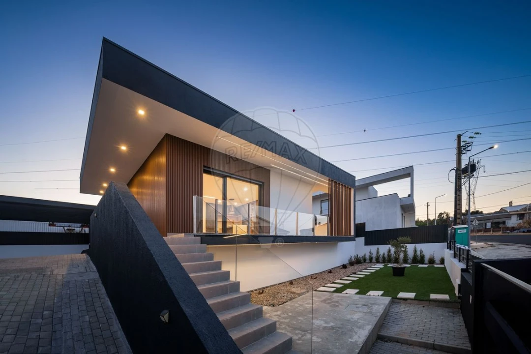 Moradia T3 para Venda em Cardosas Foto 3