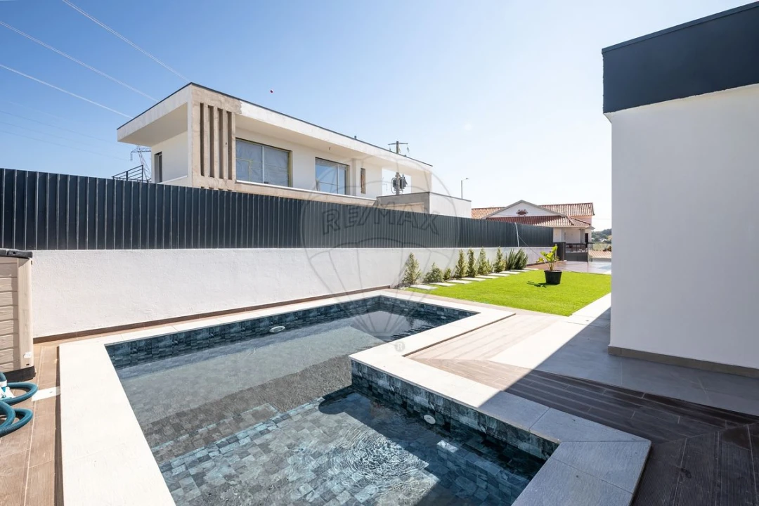 Moradia T3 para Venda em Cardosas Foto 21