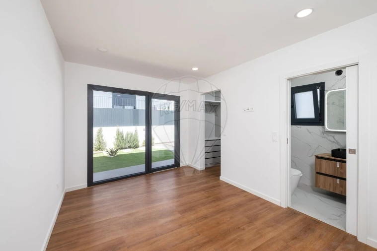 Moradia T3 para Venda em Cardosas Foto 37