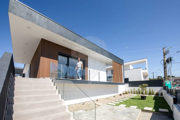 Moradia T3 para Venda em Cardosas Foto 13