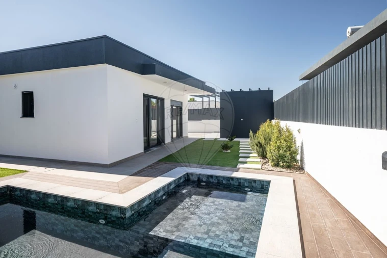 Moradia T3 para Venda em Cardosas Foto 19