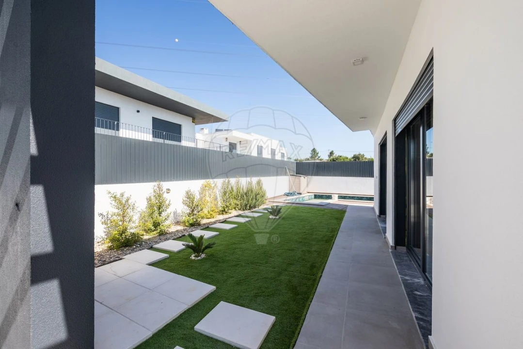 Moradia T3 para Venda em Cardosas Foto 17