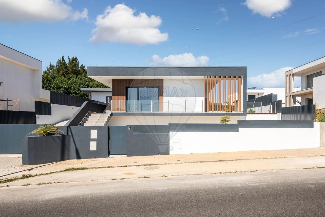 Moradia T3 para Venda em Cardosas Foto 11