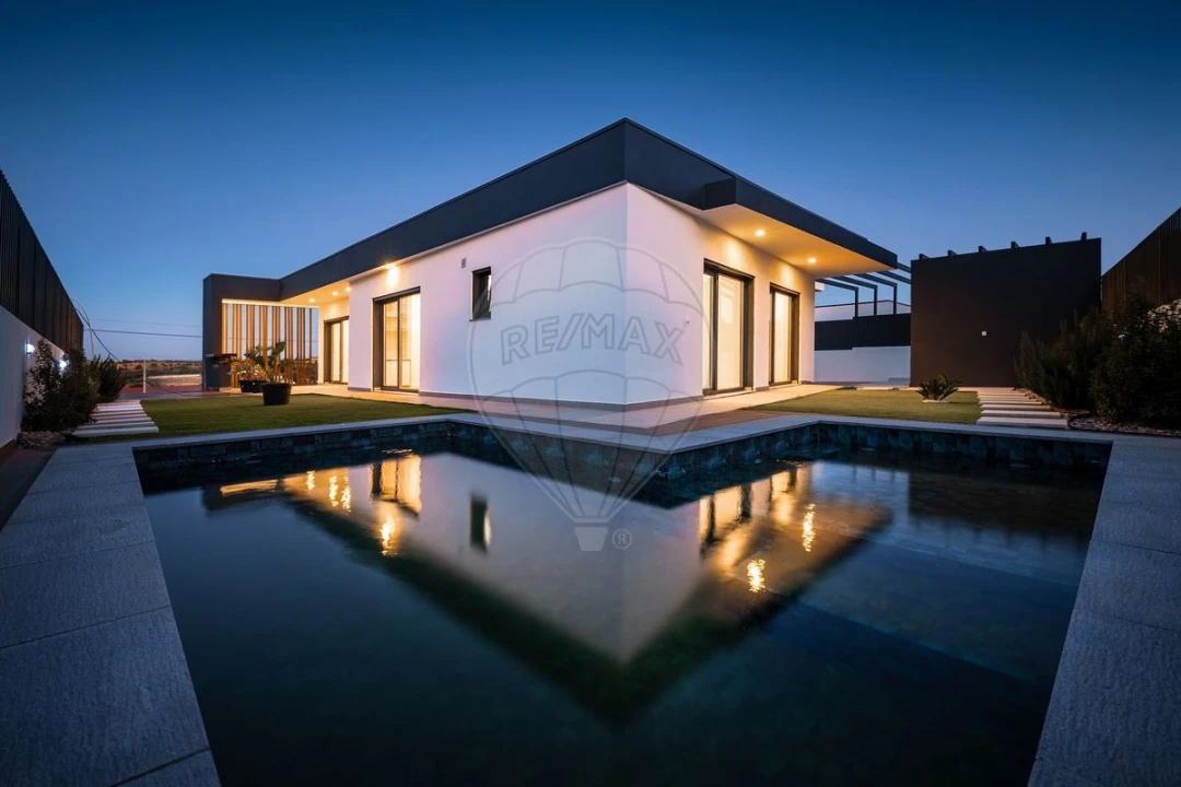 Moradia T3 para Venda em Cardosas Foto 1