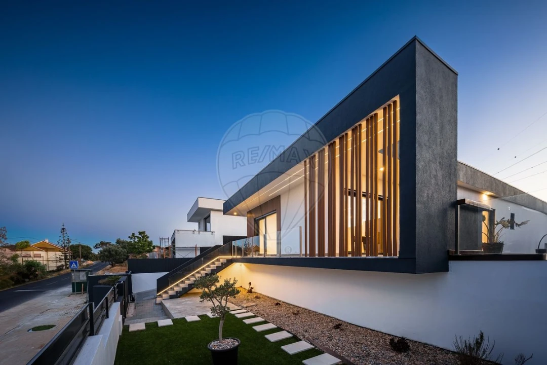 Moradia T3 para Venda em Cardosas Foto 4