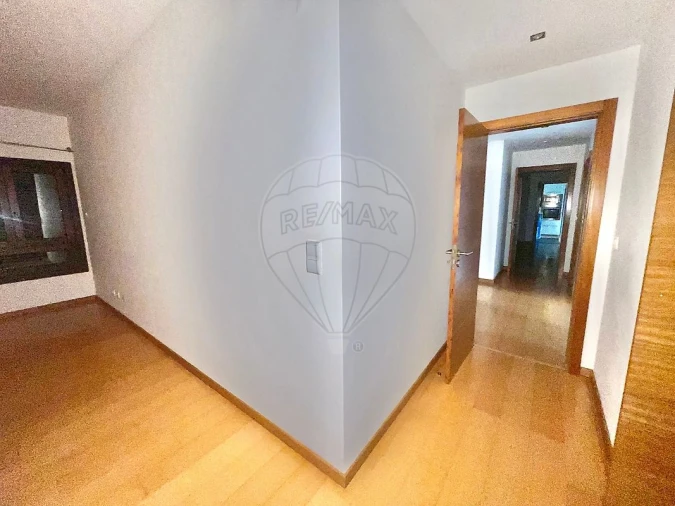 Apartamento T3 para Arrendamento em Sacavém e Prior Velho Foto 18