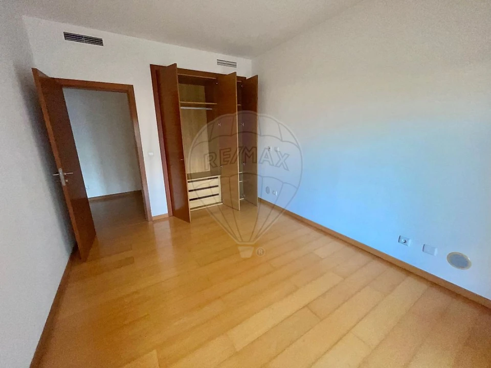 Apartamento T3 para Arrendamento em Sacavém e Prior Velho Foto 12