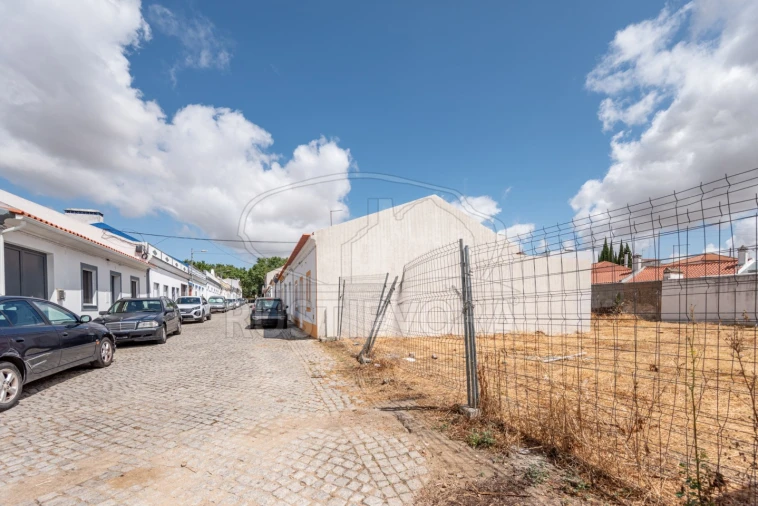 Terreno para Venda em Bacelo e Senhora da Saúde Foto 1