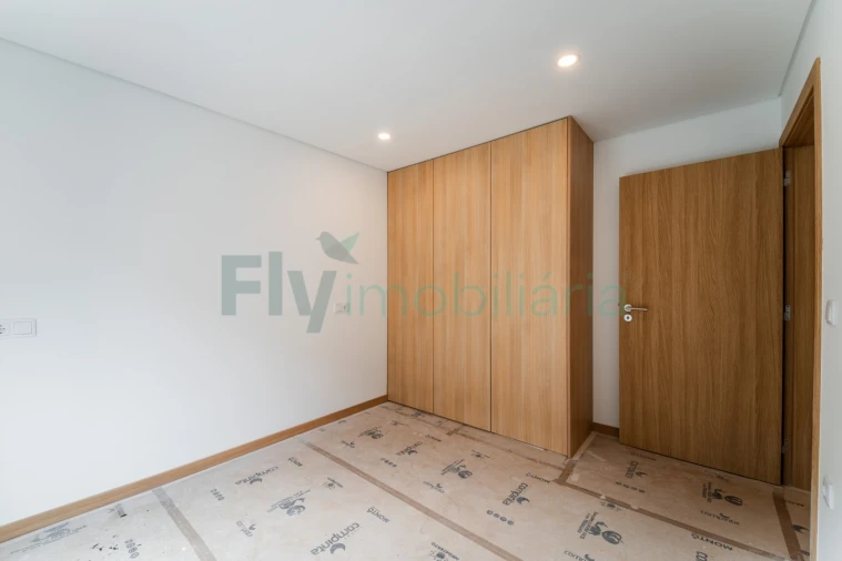 Apartamento T1 para Venda em Infias Foto 24