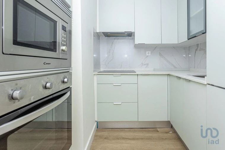 Apartamento T1 para Arrendamento em Misericórdia Foto 9