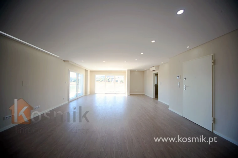 Apartamento T3 para Arrendamento em Póvoa de Santo Adrião e Olival Basto Foto 3