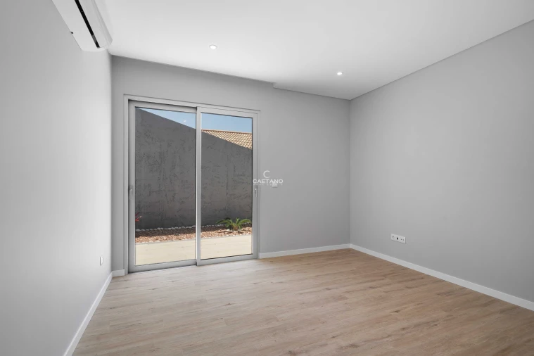 Moradia T4 para Venda em Paul do Mar Foto 25