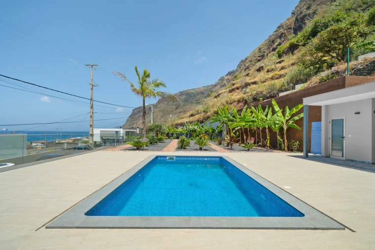 Moradia T4 para Venda em Paul do Mar Foto 2