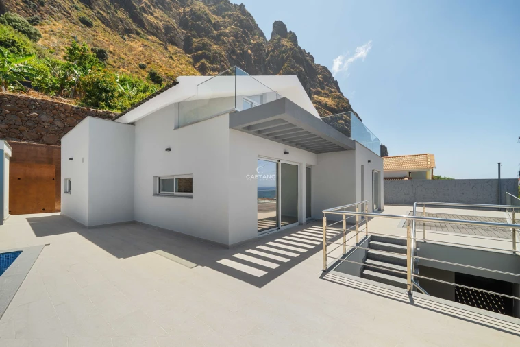 Moradia T4 para Venda em Paul do Mar Foto 9