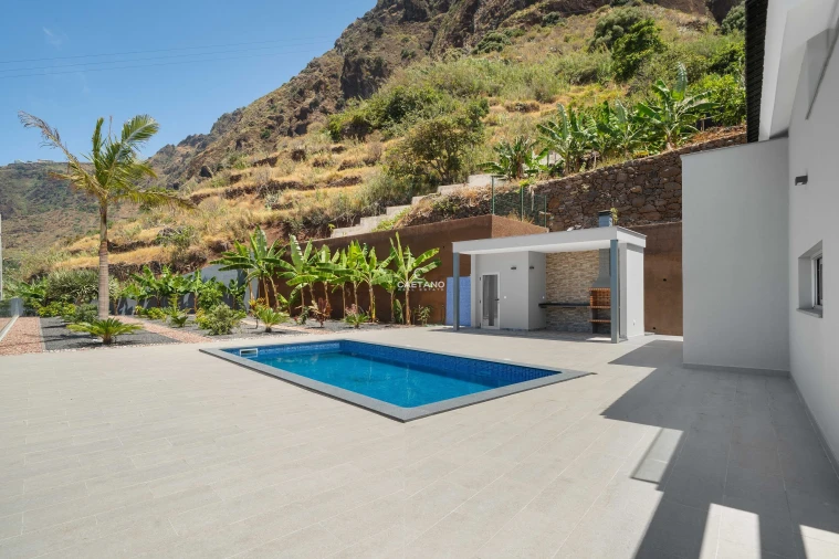 Moradia T4 para Venda em Paul do Mar Foto 8