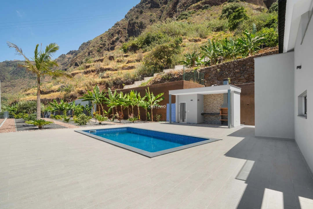 Moradia T4 para Venda em Paul do Mar Foto 8