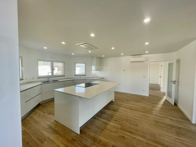 Apartamento T6 para Venda em Ventosa Foto 9