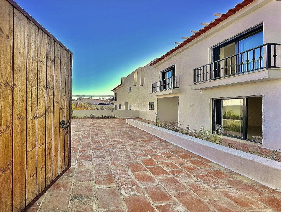 Moradia T3 para Venda em Santa Maria do Castelo e Santiago e Santa Susana Foto 1