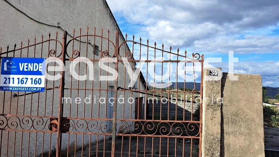 Armazém para Venda em Torre de Moncorvo