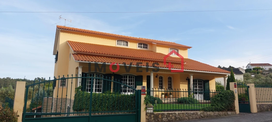 Moradia T4 para Venda em Nossa Senhora das Misericordias Foto 1