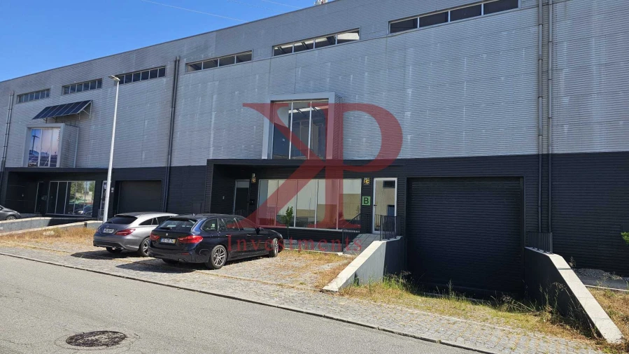 Armazém para Venda em Santo Tirso, Couto (Santa Cristina e São Miguel) e Burgães Foto 1