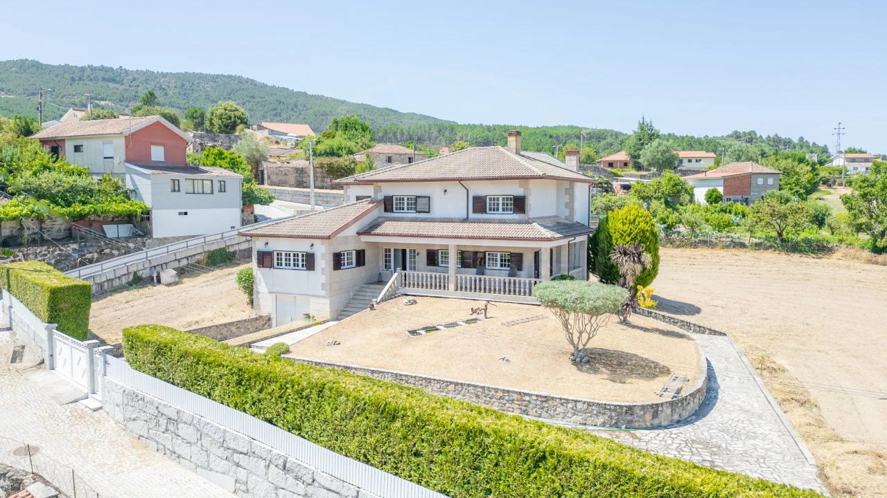 Moradia T4 para Venda em Bornes de Aguiar Foto 3